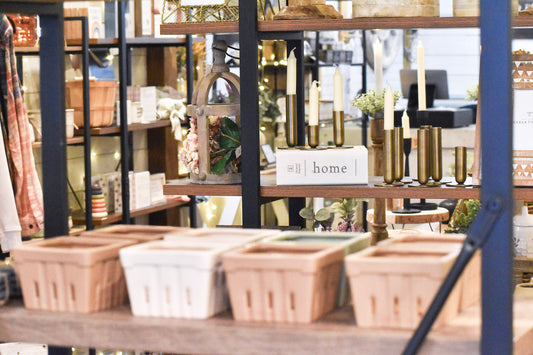 3 Ways to Decorate Shelves