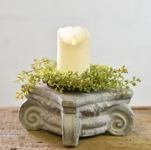 Lucia Pedestal