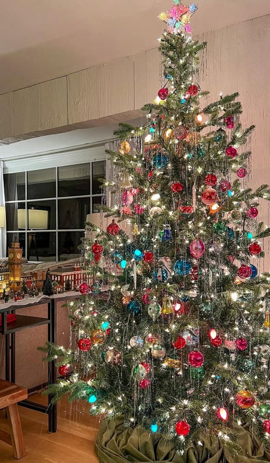 How to Decorate Your Christmas Tree With Tinsel: A Shimmering Step-by-Step Guide