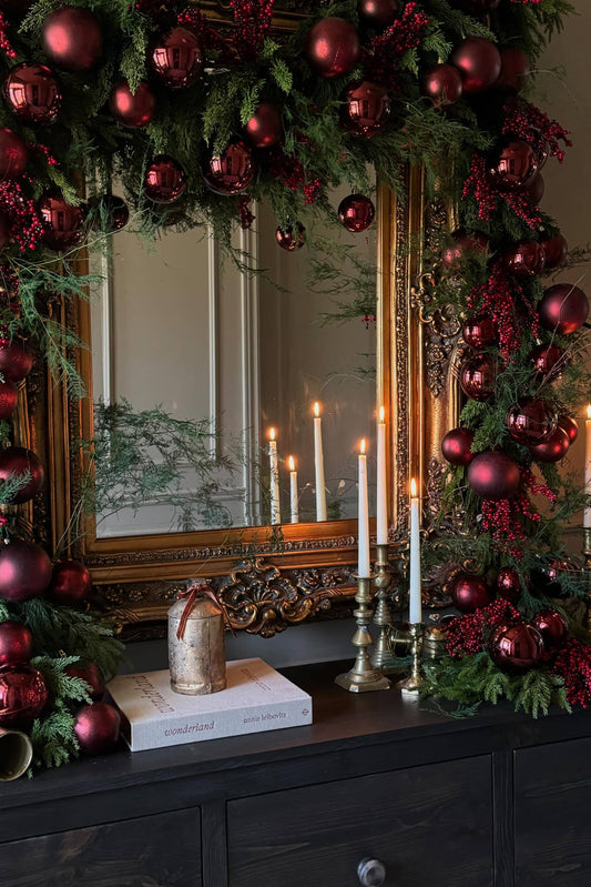 Christmas 2025 Color Inspo — Make Your Holiday Palette Pop