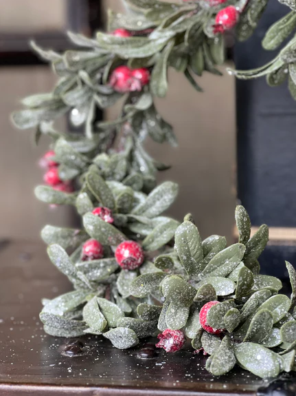 Crystalline Mistleberry Garland, 5 ft