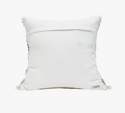 Daxton Pillow