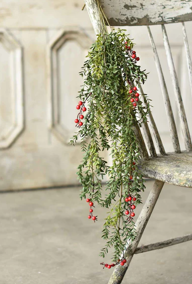 New England Boxwood w/ Berries Hanging